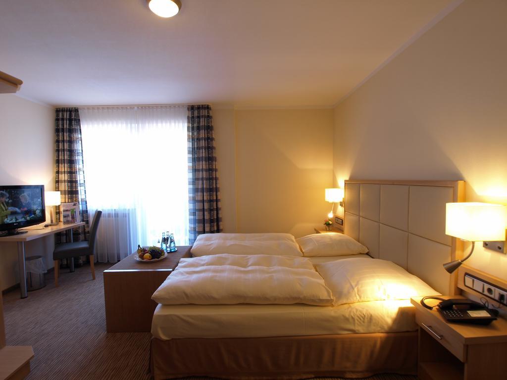Hotel Landhaus Silbertanne Rotenburg an der Fulda Bagian luar foto