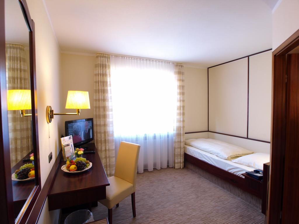 Hotel Landhaus Silbertanne Rotenburg an der Fulda Bagian luar foto