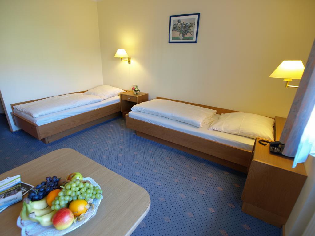 Hotel Landhaus Silbertanne Rotenburg an der Fulda Bagian luar foto