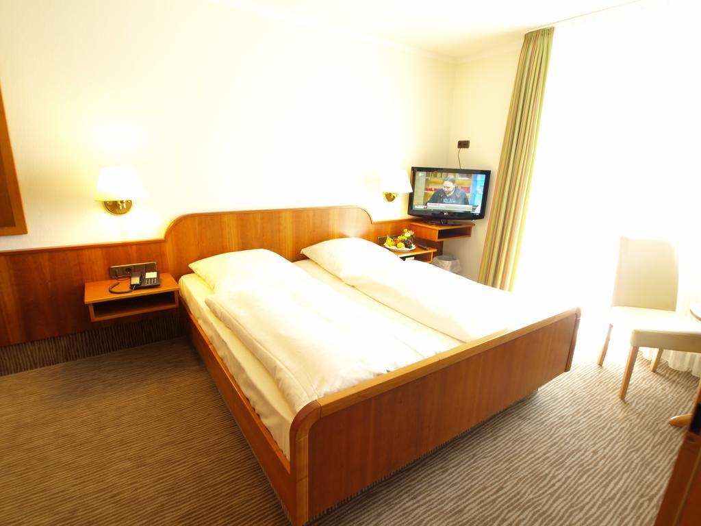 Hotel Landhaus Silbertanne Rotenburg an der Fulda Bagian luar foto